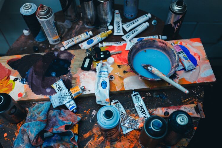 photo 1513738260158 30e559c10093